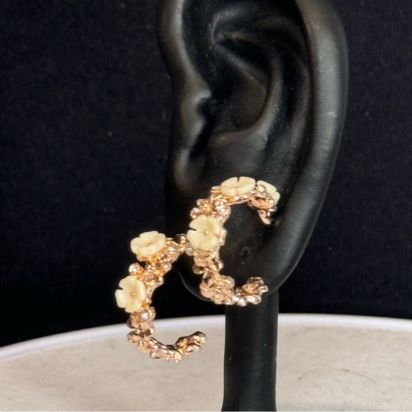 Lauren Conrad Rose Gold Tone Open Hoops Flower Earrings 1in - Picture 7 of 9